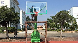 广州禄仕食品有限公司员工齐欢迎给力体育高级平箱移动篮球架