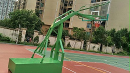 小区空地秒变篮球架，为居民带来运动福利