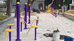 中山竹秀园社区历经二年终于要换新广场上的户外健身器材了