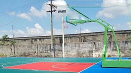 佛山市南海区道头公园增添丙烯酸球场篮球架 市民齐齐动手来帮忙